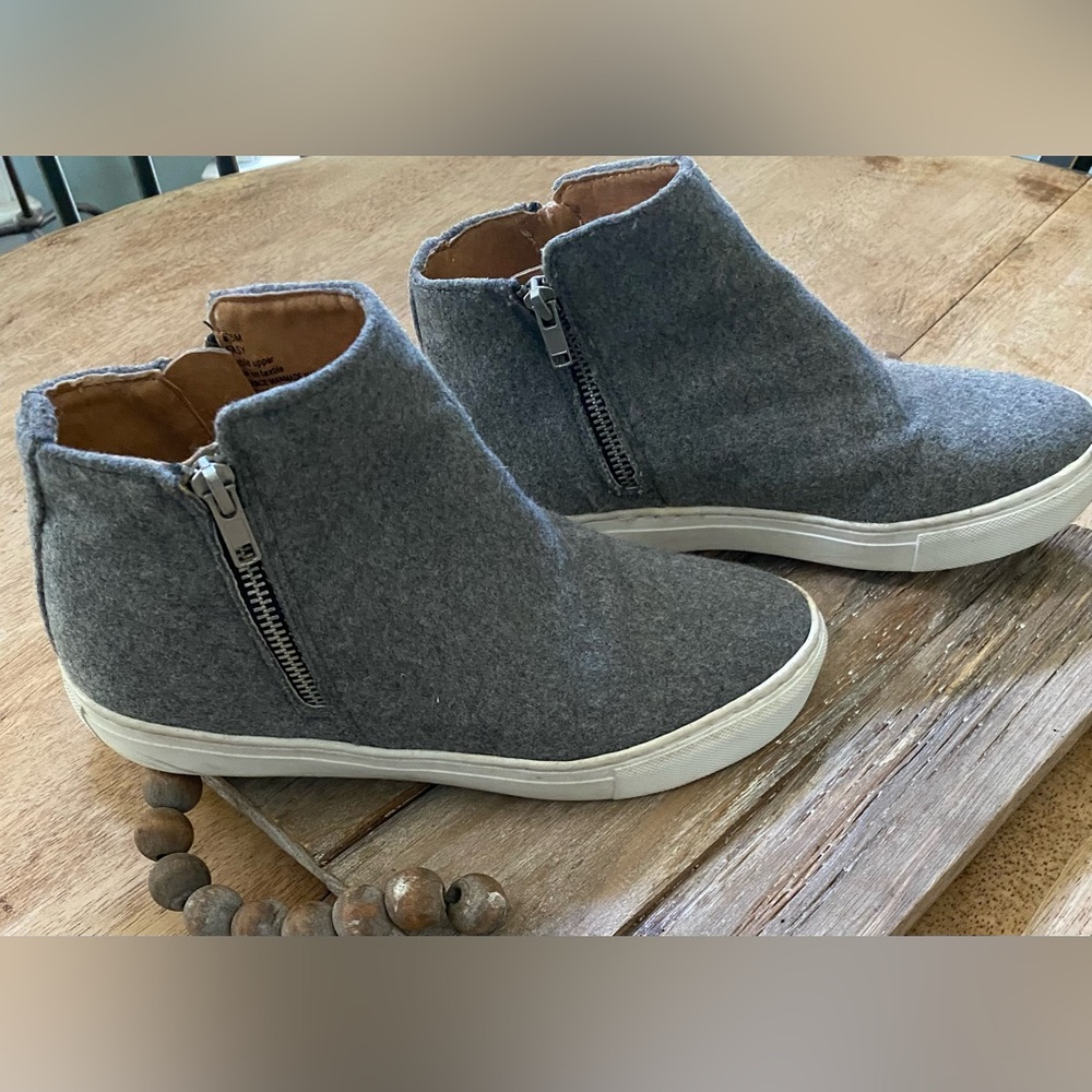 Esprit Women’s Size 6.5 Gray‎ Sneaker Booties